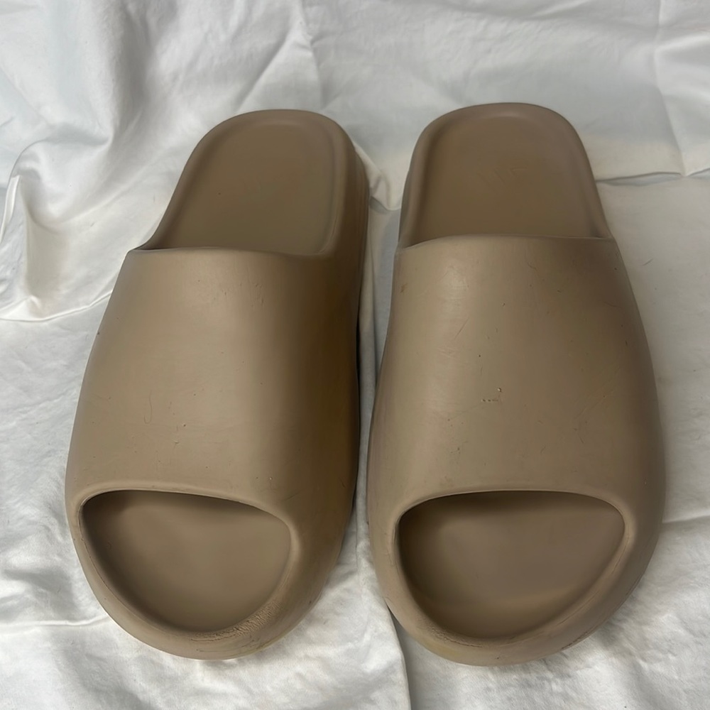 Authentic Yeezy resin size 11